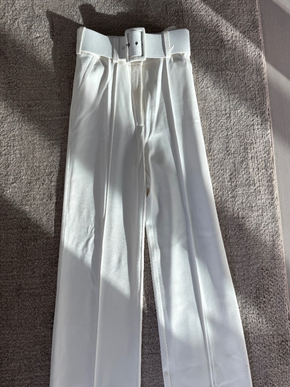 Victoria Beckham wide leg, high waisted pant in white Size 8